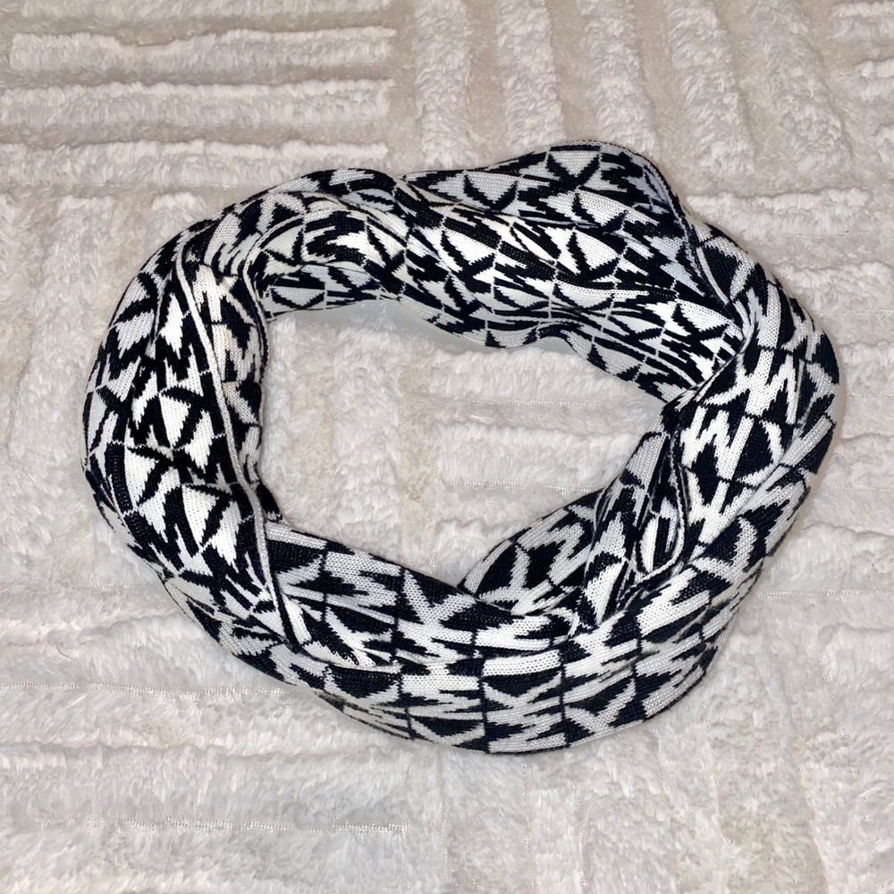 Michael Kors Black & White Scarf